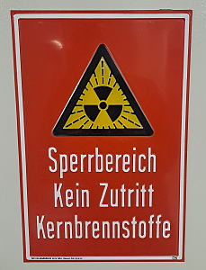 Schild Sperrbereich - kein Zutritt - Kernbrennstoffe